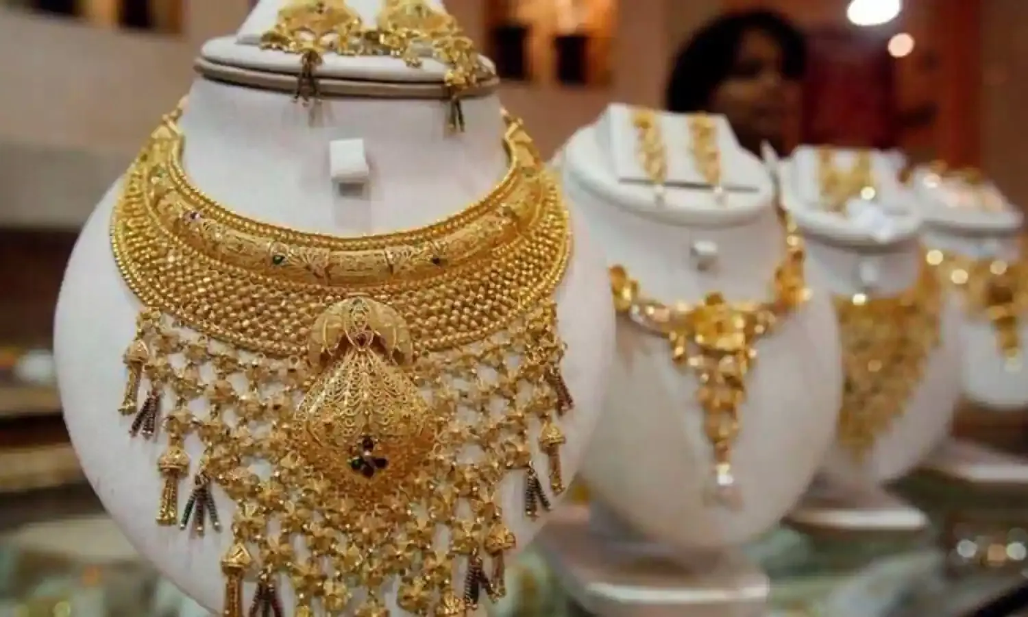 വീണ്ടും പൊള്ളിച്ച് സ്വർണവില വീണ്ടും പൊള്ളിച്ച് സ്വർണവില