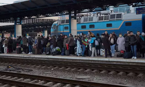 കിയവില് കര്ഫ്യു പിന്വലിച്ചു; റെയില് മാര്ഗം പടിഞ്ഞാറന് അതിർത്തിയിലെത്താന് ഇന്ത്യന് എംബസിയുടെ നിര്ദേശം കിയവില് കര്ഫ്യു പിന്വലിച്ചു; റെയില് മാര്ഗം പടിഞ്ഞാറന് അതിർത്തിയിലെത്താന് ഇന്ത്യന് എംബസിയുടെ നിര്ദേശം