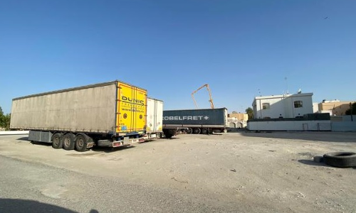 അനധികൃത കാബിനുകളും നിർത്തിയിട്ട ട്രെയിലറുകളും നീക്കം ചെയ്​തു