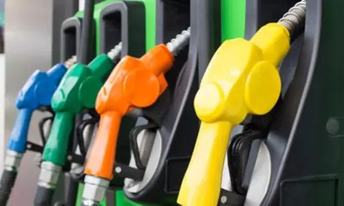 നാളെ മുതൽ യുഎഇയിൽ ഇന്ധനവില കുത്തനെ വർധിക്കും;  പെട്രോൾ വില ആദ്യമായി ലിറ്ററിന് 3 ദിർഹത്തിന് മുകളിലേക്ക്