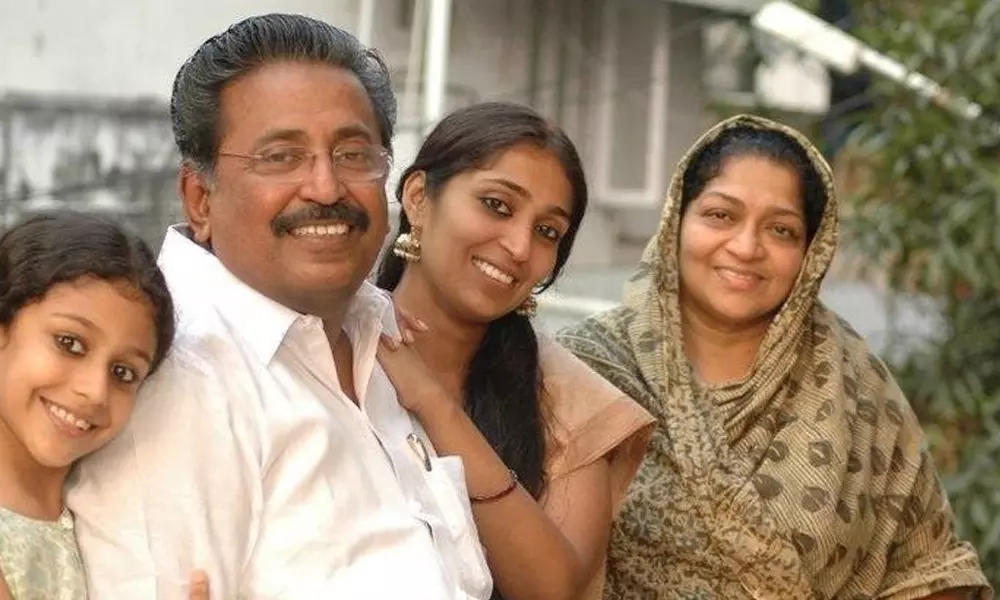 വാപ്പ: ജീവിതത്തിലെ കരുത്തൻ, എന്റെ കൂട്ടുകാരൻ - അമീന ഷാനവാസ് വാപ്പ: ജീവിതത്തിലെ കരുത്തൻ, എന്റെ കൂട്ടുകാരൻ - അമീന ഷാനവാസ്