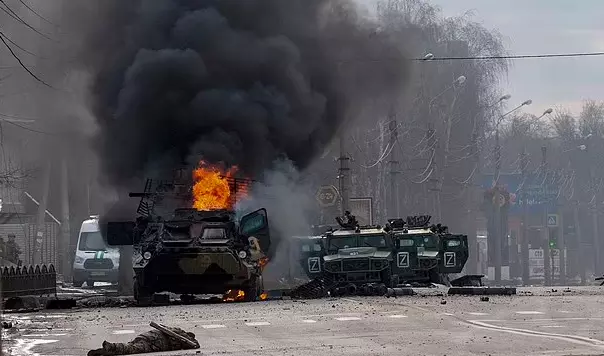 റഷ്യയുടെ 198 ടാങ്കറുകളും 29 വിമാനങ്ങളും തകര്ത്തു; 5,700 സൈനികരെ വധിച്ചു- യുക്രൈനിൽ പുടിന്റെ കണക്ക് പിഴക്കുന്നോ? റഷ്യയുടെ 198 ടാങ്കറുകളും 29 വിമാനങ്ങളും തകര്ത്തു; 5,700 സൈനികരെ വധിച്ചു- യുക്രൈനിൽ പുടിന്റെ കണക്ക് പിഴക്കുന്നോ?