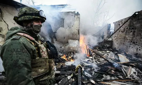 യുക്രൈനിൽ അതിക്രൂര ആക്രമണവുമായി റഷ്യ; വാക്വം ബോംബ് പ്രയോഗിച്ചതായി റിപ്പോർട്ട് യുക്രൈനിൽ അതിക്രൂര ആക്രമണവുമായി റഷ്യ; വാക്വം ബോംബ് പ്രയോഗിച്ചതായി റിപ്പോർട്ട്