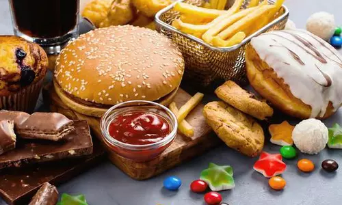 ജങ്ക് ഫുഡിന് നികുതി ചുമത്താനുള്ള നീക്കവുമായി കേന്ദ്രം