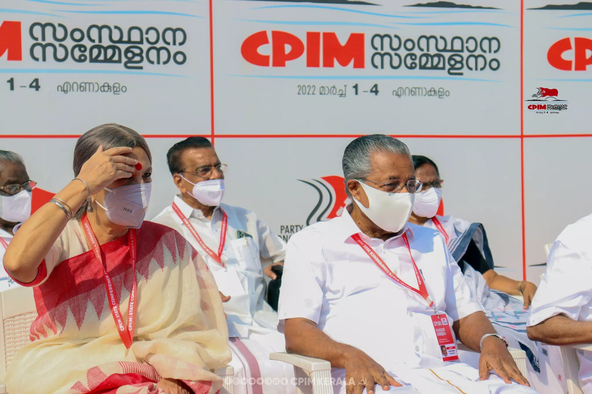 കേരളത്തിന്‍റെ വികസനത്തിന് സ്വകാര്യ നിക്ഷേപം വർധിപ്പിക്കണമെന്ന് സി.പി.എം; വികസന രേഖ അവതരിപ്പിച്ച് മുഖ്യമന്ത്രി