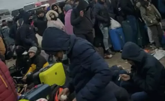 ചില കുട്ടികള് കരയുന്നുണ്ടായിരുന്നു, ചിലര് ബോധരഹിതരായി വീണു, ശരിക്കും നരകമായിരുന്നു അവിടം; യുദ്ധഭൂമിയില് നിന്നും നാട്ടിലെത്തിയ ഇന്ത്യന് വിദ്യാര്ഥി ചില കുട്ടികള് കരയുന്നുണ്ടായിരുന്നു, ചിലര് ബോധരഹിതരായി വീണു, ശരിക്കും നരകമായിരുന്നു അവിടം; യുദ്ധഭൂമിയില് നിന്നും നാട്ടിലെത്തിയ ഇന്ത്യന് വിദ്യാര്ഥി