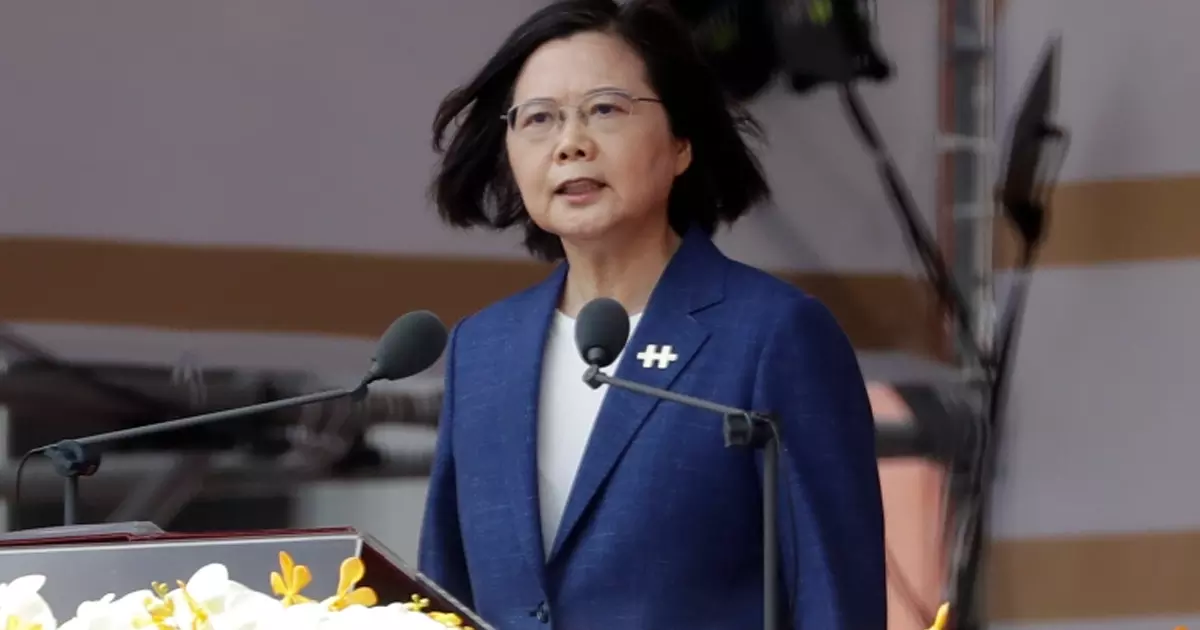 ഇടംകണ്ണിട്ട് ചൈന; യുക്രൈന് മാസശമ്പളം നൽകി പിന്തുണച്ച് തായ്വാൻ പ്രസിഡൻറ് ഇടംകണ്ണിട്ട് ചൈന; യുക്രൈന് മാസശമ്പളം നൽകി പിന്തുണച്ച് തായ്വാൻ പ്രസിഡൻറ്