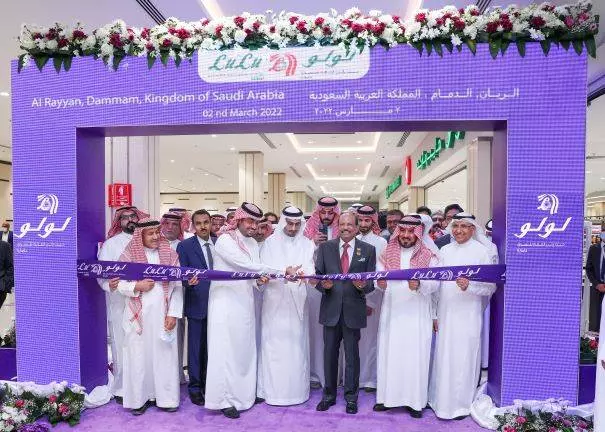 സൗദിയിൽ ലുലുവിൻ്റെ പുതിയ ഷോറൂം തുറന്നു; 26 മാളുകൾ പിന്നിട്ട് ലുലു ഗ്രൂപ്പ് സൗദിയിൽ ലുലുവിൻ്റെ പുതിയ ഷോറൂം തുറന്നു; 26 മാളുകൾ പിന്നിട്ട് ലുലു ഗ്രൂപ്പ്