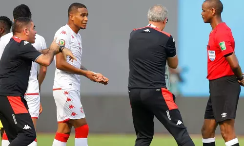 സമയത്തിനും മുമ്പേ വിസിൽ; ഒരു റഫറി ഉണ്ടാക്കിയ പൊല്ലാപ്പുകൾ