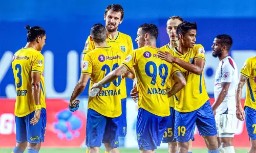 നിർണായക മത്സരത്തിൽ സൂപ്പർ താരത്തിന് വിലക്കും പിഴയും; ബ്ലാസ്റ്റേഴ്‌സിന് തിരിച്ചടി