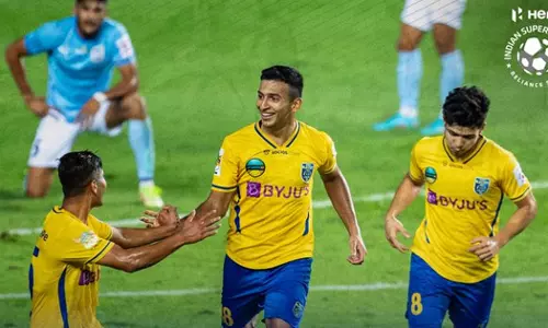 സഹലിന്റെ കിണ്ണംകാച്ചി ഗോൾ; വാസക്വെസിന്റെ ഡബിൾ; ജയത്തോടെ മഞ്ഞപ്പട സെമിക്കരികിൽ