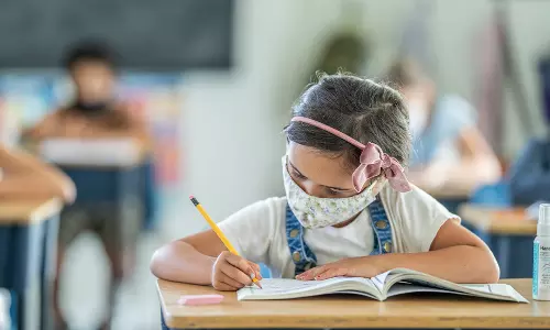 ദുബൈയിലെ വിദ്യാലയങ്ങളും മാസ്ക് ഒഴിവാക്കുന്നു