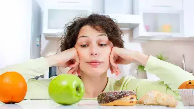 രാത്രിയില് ഒഴിവാക്കേണ്ട 10 ആഹാരങ്ങൾ രാത്രിയില് ഒഴിവാക്കേണ്ട 10 ആഹാരങ്ങൾ