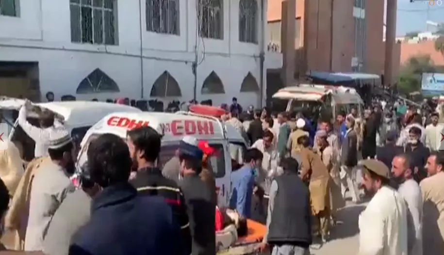 പാകിസ്താനിലെ പള്ളിയിൽ ജുമുഅ നമസ്‌കാരത്തിനിടെ ചാവേർ സ്‌ഫോടനം; 30 പേർ കൊല്ലപ്പെട്ടു