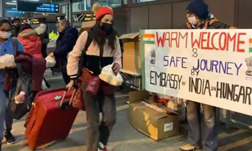 യുക്രൈനിൽ കുടുങ്ങിയ ഇന്ത്യക്കാരുമായി ഇന്ന് 18 വിമാനങ്ങളെത്തും യുക്രൈനിൽ കുടുങ്ങിയ ഇന്ത്യക്കാരുമായി ഇന്ന് 18 വിമാനങ്ങളെത്തും