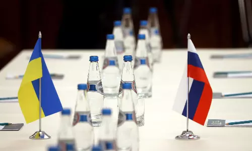 റഷ്യ-യുക്രൈൻ രണ്ടാംഘട്ട ചർച്ച പൂർത്തിയായി;  സധാരണക്കാരെ ഒഴിപ്പിക്കാനായി പ്രത്യേക ഇടനാഴിയൊരുക്കാൻ  ധാരണ