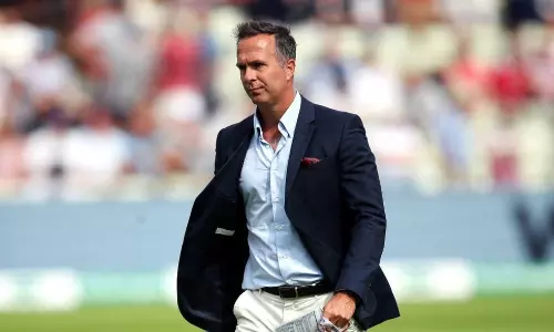 ഒരു പന്ത് പോലും അയാള് വെറുതെ വിടുന്നില്ല; ഇന്ത്യന് താരത്തെ വാനോളം പുകഴ്ത്തി മൈക്കിള് വോണ് ഒരു പന്ത് പോലും അയാള് വെറുതെ വിടുന്നില്ല; ഇന്ത്യന് താരത്തെ വാനോളം പുകഴ്ത്തി മൈക്കിള് വോണ്