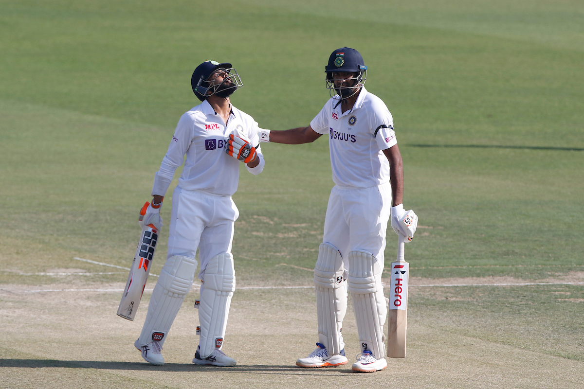 തകർത്തടിച്ച് ജഡേജ; ഇന്ത്യ കൂറ്റൻ സ്‌കോറിലേക്ക്