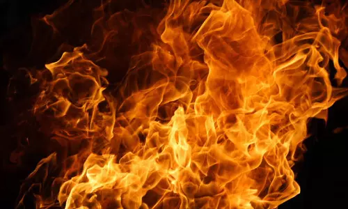 കണ്ണൂർ ധർമ്മശാലയിൽ പ്ലൈവുഡ് നിർമ്മാണ ഫാക്ടറിക്ക് തീ പിടിച്ചു