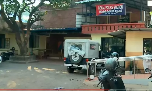 കാസർകോട് ഒരു സ്കൂളിലെ ഏഴ് വിദ്യാർത്ഥികൾ പീഡനത്തിനിരയായ സംഭവം; രണ്ട് സഹോദരൻമാരെ അറസ്റ്റ് ചെയ്തു കാസർകോട് ഒരു സ്കൂളിലെ ഏഴ് വിദ്യാർത്ഥികൾ പീഡനത്തിനിരയായ സംഭവം; രണ്ട് സഹോദരൻമാരെ അറസ്റ്റ് ചെയ്തു