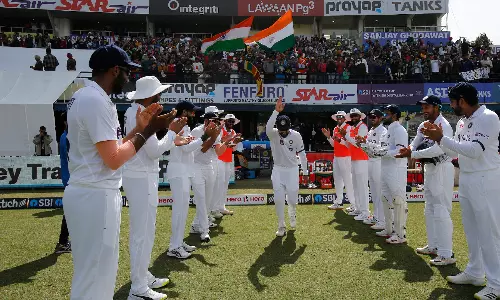 കോഹ്‌ലിക്ക് സർപ്രൈസ്‌ ഗാർഡ് ഓഫ് ഓണർ നൽകി സഹതാരങ്ങൾ