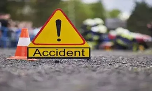 എം.സി റോഡിൽ കാറിടിച്ച് സ്‌കൂട്ടർ യാത്രക്കാർ മരിച്ചു