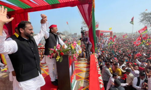 യു.പിയിൽ അവസാനലാപ്പിൽ തിരിച്ചടി; ബി.ജെ.പി എം.പി റിത ബഹുഗുണയുടെ മകൻ എസ്.പിയിൽ