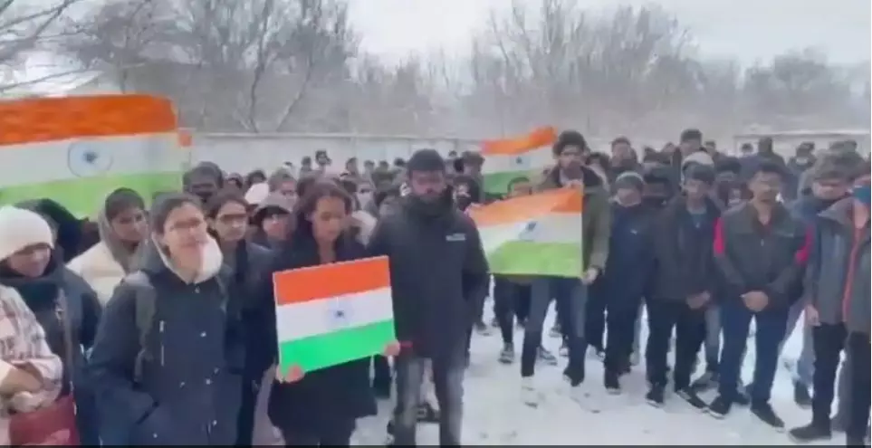 സുമിയിൽ കുടുങ്ങിയ വിദ്യാർഥികളെ തിരിച്ചെത്തിക്കാനുള്ള രക്ഷാപ്രവർത്തനം വൈകുന്നു; കാത്തിരിക്കേണ്ടി വരുമെന്ന് ഇന്ത്യൻ എംബസി