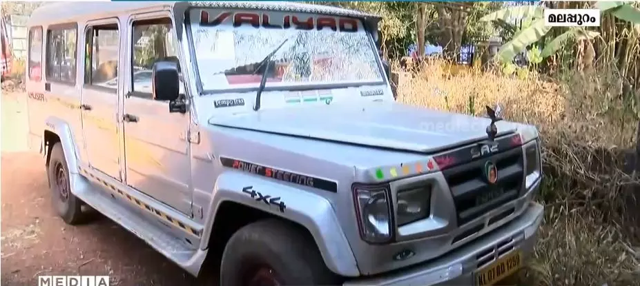 വ്യാജ നമ്പര് പ്ലേറ്റുമായി നിരത്തിൽ ഓടിയിരുന്ന വാഹനം മലപ്പുറം ആര്.ടി.ഒ പിടികൂടി വ്യാജ നമ്പര് പ്ലേറ്റുമായി നിരത്തിൽ ഓടിയിരുന്ന വാഹനം മലപ്പുറം ആര്.ടി.ഒ പിടികൂടി