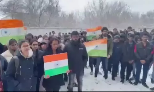 സുമിയിൽ കുടുങ്ങിയ വിദ്യാർഥികളെ തിരിച്ചെത്തിക്കാനുള്ള രക്ഷാപ്രവർത്തനം വൈകുന്നു; കാത്തിരിക്കേണ്ടി വരുമെന്ന് ഇന്ത്യൻ എംബസി