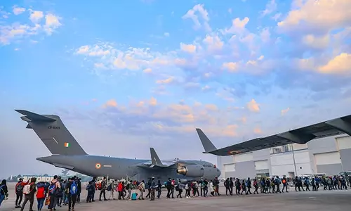 ഓപ്പറേഷൻ ഗംഗയുടെ ഭാഗമായി 13 വിമാനങ്ങൾ ഇന്ന് തിരിച്ചെത്തും; യുക്രൈനിൽ കുടുങ്ങിയ നേപ്പാൾ സ്വദേശികളെയും ഇന്ത്യയിലെത്തിച്ചേക്കും ഓപ്പറേഷൻ ഗംഗയുടെ ഭാഗമായി 13 വിമാനങ്ങൾ ഇന്ന് തിരിച്ചെത്തും; യുക്രൈനിൽ കുടുങ്ങിയ നേപ്പാൾ സ്വദേശികളെയും ഇന്ത്യയിലെത്തിച്ചേക്കും