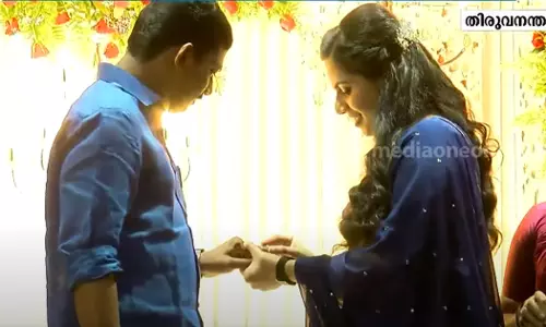 ഇനി ഒന്നിച്ചു മുന്നോട്ട്; മോതിരം കൈമാറി ആര്യയും സച്ചിനും ഇനി ഒന്നിച്ചു മുന്നോട്ട്; മോതിരം കൈമാറി ആര്യയും സച്ചിനും