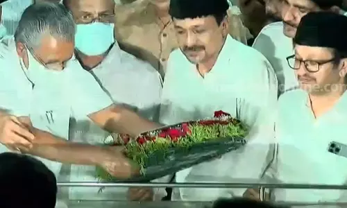 ഹൈദരലി തങ്ങൾക്ക് അന്തിമോപചാരം അർപ്പിക്കാൻ മുഖ്യമന്ത്രി പിണറായി വിജയനെത്തി