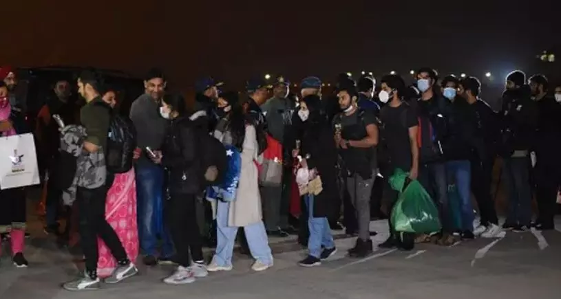 ബസ് പോകുന്ന പാതയിൽ സ്ഫോടനം; സുമിയിൽനിന്നുള്ള ഇന്ത്യക്കാരുടെ രക്ഷാദൗത്യം പ്രതിസന്ധിയില് ബസ് പോകുന്ന പാതയിൽ സ്ഫോടനം; സുമിയിൽനിന്നുള്ള ഇന്ത്യക്കാരുടെ രക്ഷാദൗത്യം പ്രതിസന്ധിയില്