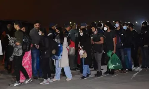 ബസ് പോകുന്ന പാതയിൽ സ്ഫോടനം; സുമിയിൽനിന്നുള്ള ഇന്ത്യക്കാരുടെ രക്ഷാദൗത്യം പ്രതിസന്ധിയില് ബസ് പോകുന്ന പാതയിൽ സ്ഫോടനം; സുമിയിൽനിന്നുള്ള ഇന്ത്യക്കാരുടെ രക്ഷാദൗത്യം പ്രതിസന്ധിയില്