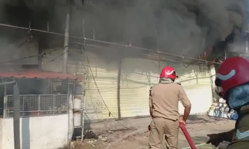 ആലപ്പുഴ മാന്നാറില്‍ തീപ്പിടിത്തം; രണ്ട് കടകൾ കത്തി നശിച്ചു