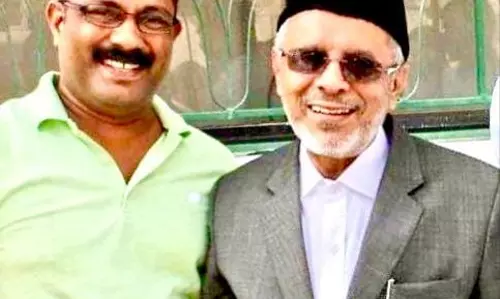 ഷാജി എന്നൊരു വിളിയുണ്ട്, തോളിൽ കൈവച്ച് മുഖത്തുനോക്കിയൊരു പുഞ്ചിരിയുണ്ട്- ഹൈദരലി തങ്ങളെക്കുറിച്ച് വൈകാരിക കുറിപ്പുമായി കെ.എം ഷാജി ഷാജി എന്നൊരു വിളിയുണ്ട്, തോളിൽ കൈവച്ച് മുഖത്തുനോക്കിയൊരു പുഞ്ചിരിയുണ്ട്- ഹൈദരലി തങ്ങളെക്കുറിച്ച് വൈകാരിക കുറിപ്പുമായി കെ.എം ഷാജി