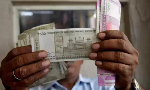 കാൺപൂരിലെ പുകയില വിതരണക്കാരനെ കേന്ദ്രീകരിച്ച് നടത്തിയ റെയ്ഡിൽ 50 ലക്ഷം രൂപ പിടിച്ചെടുത്തു കാൺപൂരിലെ പുകയില വിതരണക്കാരനെ കേന്ദ്രീകരിച്ച് നടത്തിയ റെയ്ഡിൽ 50 ലക്ഷം രൂപ പിടിച്ചെടുത്തു