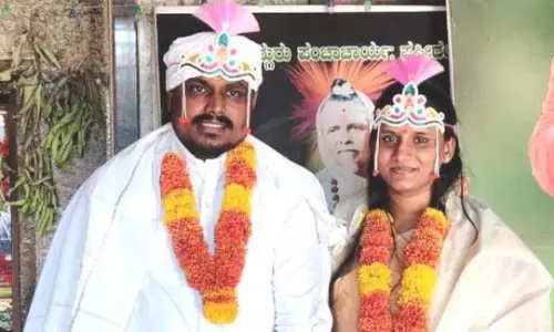 തമിഴ്നാട് മന്ത്രിയുടെ മകള് ഒളിച്ചോടി വിവാഹിതയായി; അച്ഛനെതിരെ പരാതിയുമായി പൊലീസില് തമിഴ്നാട് മന്ത്രിയുടെ മകള് ഒളിച്ചോടി വിവാഹിതയായി; അച്ഛനെതിരെ പരാതിയുമായി പൊലീസില്