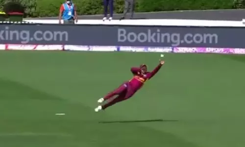 പറക്കും ഡോട്ടിൻ; സമൂഹമാധ്യമങ്ങളിൽ തരംഗമായി മിന്നും ക്യാച്ച്