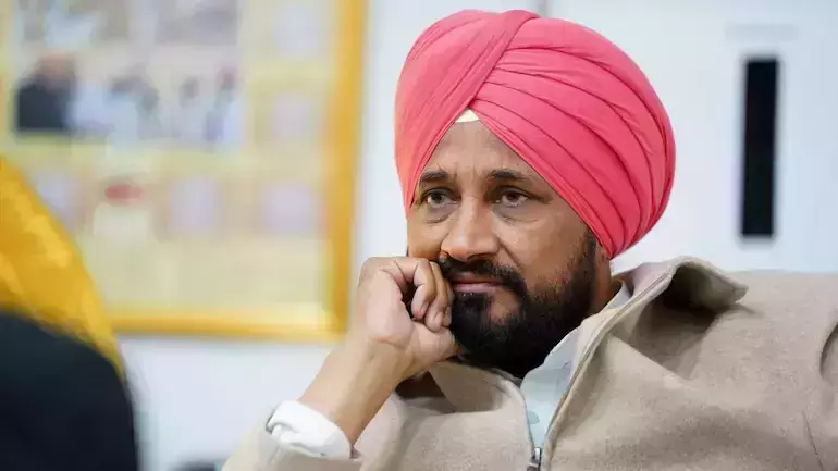 ഛന്നിയെ തോൽപ്പിച്ചത് മൊബൈൽ കടയിലെ സാധാരണ ജോലിക്കാരന്‍, ഇത് വിപ്ലവം അരവിന്ദ് കെജ്രിവാള്‍