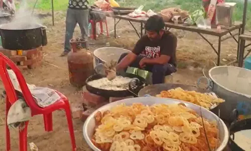 മധുരപലഹാരങ്ങൾ തയ്യാർ;പഞ്ചാബിൽ വിജയാഘോഷങ്ങൾക്ക് ഒരുങ്ങി ആംആദ്മി മധുരപലഹാരങ്ങൾ തയ്യാർ;പഞ്ചാബിൽ വിജയാഘോഷങ്ങൾക്ക് ഒരുങ്ങി ആംആദ്മി