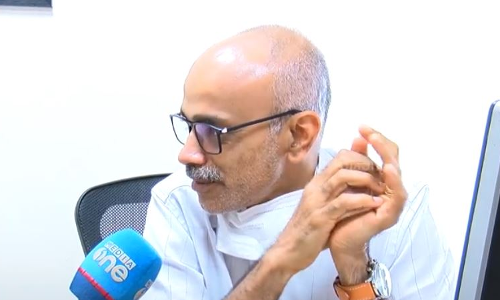 കുത്തേറ്റ പൊലീസുകാരനെ ഫീസില്ലാതെ ചികിത്സിച്ച് ഡോക്ടര്; നന്ദി അറിയിച്ച് കേരള പൊലീസ് കുത്തേറ്റ പൊലീസുകാരനെ ഫീസില്ലാതെ ചികിത്സിച്ച് ഡോക്ടര്; നന്ദി അറിയിച്ച് കേരള പൊലീസ്