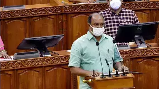 പൊതുമേഖലയെ വിറ്റഴിക്കുന്നു...; കേന്ദ്ര ബജറ്റിനെതിരെ സംസ്ഥാന ബജറ്റില് വിമർശനം പൊതുമേഖലയെ വിറ്റഴിക്കുന്നു...; കേന്ദ്ര ബജറ്റിനെതിരെ സംസ്ഥാന ബജറ്റില് വിമർശനം