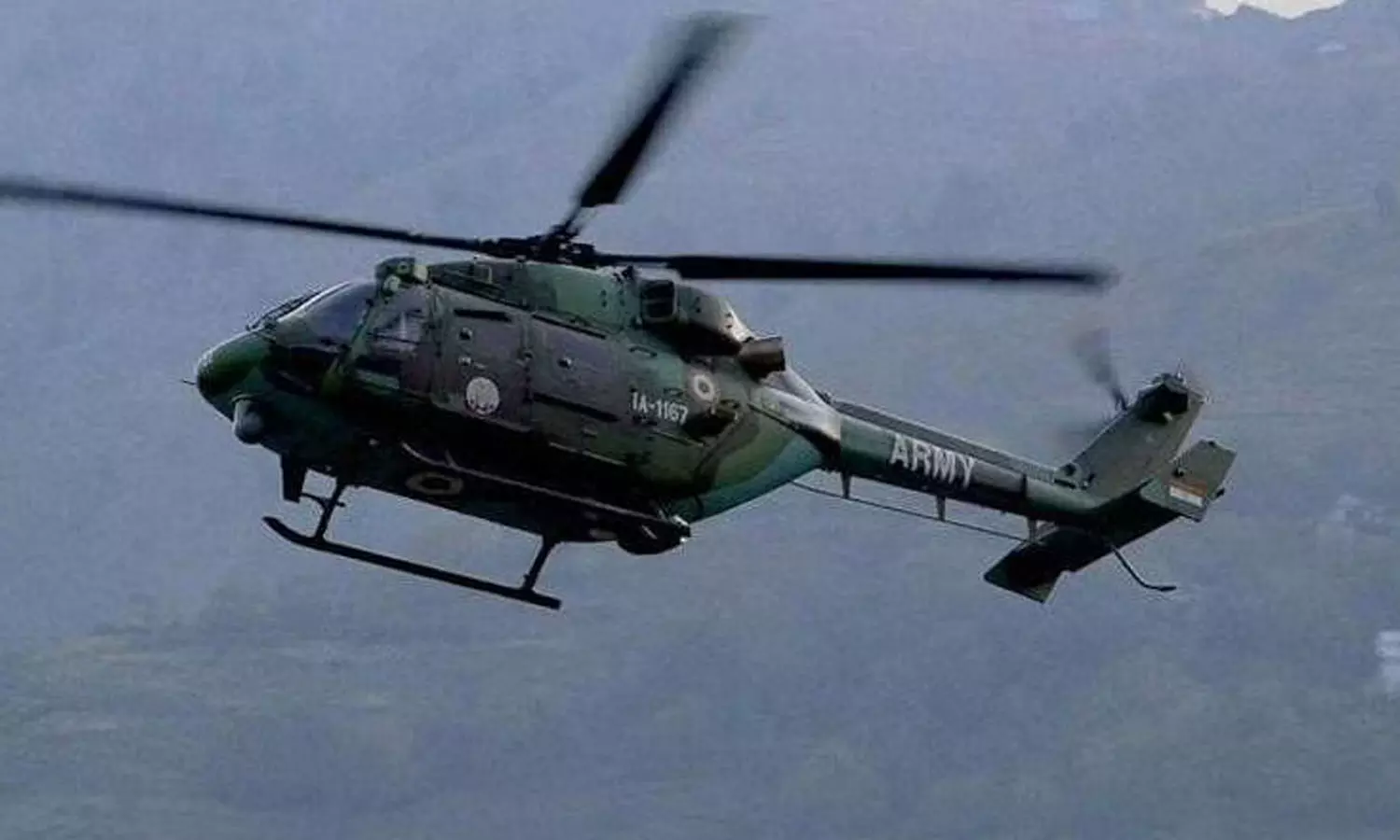 ജമ്മു കശ്മീരിൽ സൈനിക ഹെലികോപ്റ്റർ തകർന്നുവീണ് പൈലറ്റ് മരിച്ചു