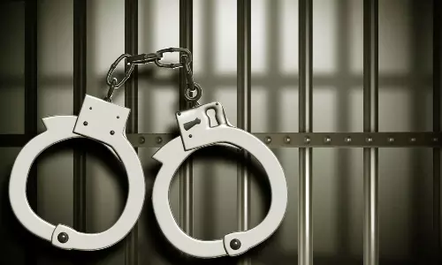 നടിയുടെ വീട്ടിൽ അതിക്രമിച്ച് കയറി ലൈംഗികമായി പീഡിപ്പിച്ച് സ്വർണവും പണവും കവർന്നു നടിയുടെ വീട്ടിൽ അതിക്രമിച്ച് കയറി ലൈംഗികമായി പീഡിപ്പിച്ച് സ്വർണവും പണവും കവർന്നു