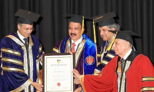 ഡോ. ആസാദ് മൂപ്പനെ ദുബൈയിലെ അമിറ്റി യൂനിവേഴ്സിറ്റി ഡോക്ടറേറ്റ് നൽകി ആദരിച്ചു