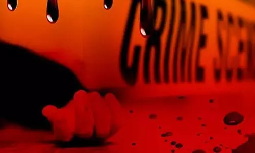 അച്ഛനും മകനും വീട്ടിനുള്ളിൽ മരിച്ച നിലയിൽ; മരുമകളുടെ കാമുകൻ പിടിയിൽ