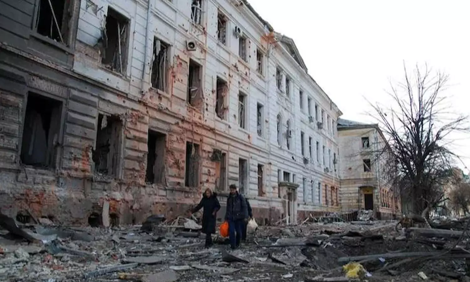 യുക്രൈനിലെ റഷ്യൻ അധിനിവേശം; ആശുപത്രിയടക്കം നിരവധി കെട്ടിടങ്ങൾക്കു നേരെ ഷെല്ലാക്രമണം തുടരുന്നു