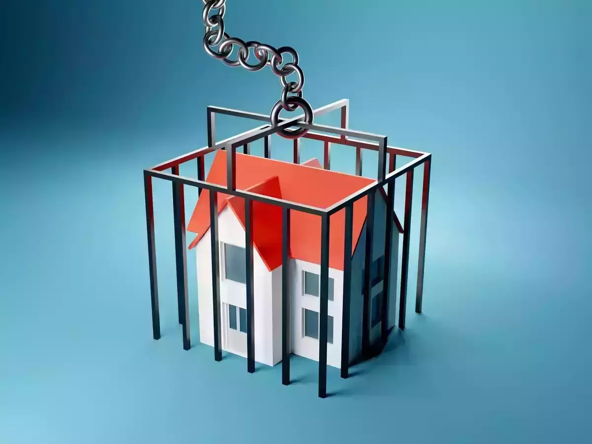 കോവിഡ് പ്രതിസന്ധി അവസാനിച്ചതോടെ വായ്പ എടുത്തവർ ജപ്തി ഭീഷണിയില്‍